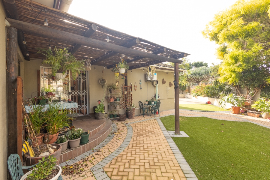 5 Bedroom Property for Sale in Ferndale Western Cape